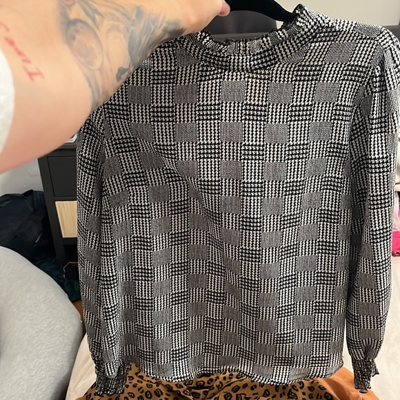 LOT women’s blouses size S/M - Picture 4 of 5